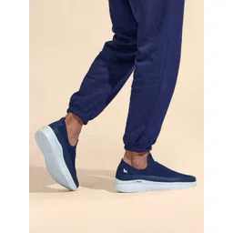 NEEMANS Men Textured Round Toe Mesh Slip-On Sneakers