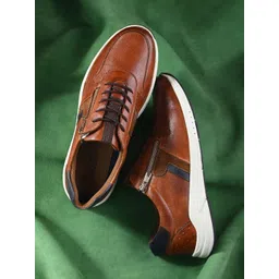 Overdrive Men Leather Lightweight Sneakers