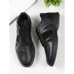 Teakwood Leathers Men Textured Sneakers