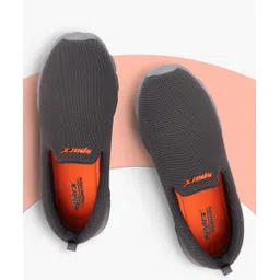 SM 675 Walking Shoes For Men