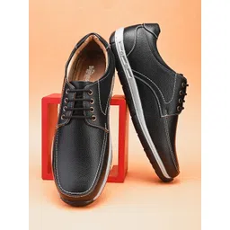 The Roadster Lifestyle Co. Men Black Round Toe Lace Up Sneakers