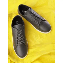 The Indian Garage Co Men Comfort Insole Contrast Sole Sneakers