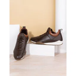 Roadster Men Casual Sneakers