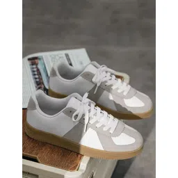 ASTEROID Men Sneakers