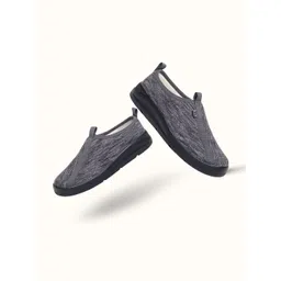 plaeto Men Textured EZPlay Lightweight Knit Upper Slip-On Walking Shoes