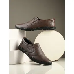 Rising Wolf Men Round Toe Lightweight Slip-On Sneakers