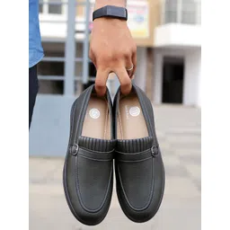 bacca bucci Men Olive Green Perforations Slip-On Sneakers