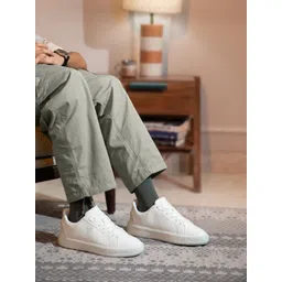 YOHO Men Blinc Hands Free Sneakers
