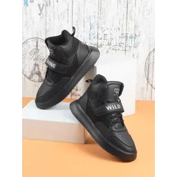 THE WHITE POLE Men Round Toe Lightweight Memory Foam Sneakers