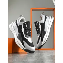 Roadster Men White & Grey Colorblocked Lightweight Sneakers