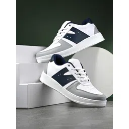 Roadster Men White & Navy Blue Colorblocked Lightweight Comfort Insole Basics Sneakers