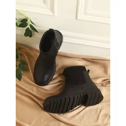 Truffle Collection Women Black Solid Winter Boots
