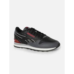 Reebok Unisex Classic Leather Clip Sneakers