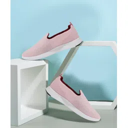 Out Bound Slip On W Walking Shoes For Women