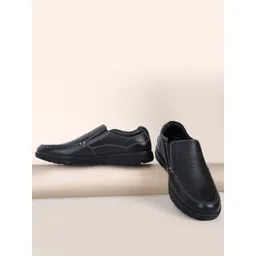 Allen Cooper Men Textured Lightweight Leather Slip On Sneakers