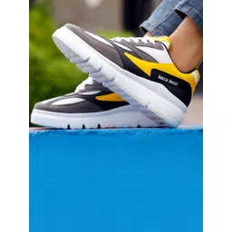 bacca bucci Men URBAN RETRO Colourblocked Anti-Slip Sneakers