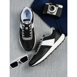 Cantabil Men Colourblocked Lightweight Sneakers