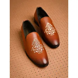 Regal Men Embroidered Lightweight Comfort Insole Leather Slip-On Sneakers