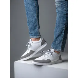 The Roadster Lifestyle Co. Men Colourblocked Lightweight Lace-Up Sneakers