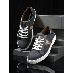 Overdrive Men Textured Lightweight Sneakers