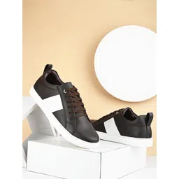 The Roadster Lifestyle Co. Men Colourblocked Sneakers