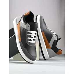 Roadster Men Lightweight Casual Sneakers
