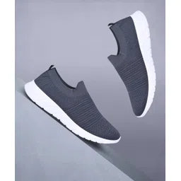 STYLISH LIGHT WEIGHT SPORTS SHOES FOR BOYS Slip On Sneakers For Men