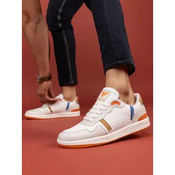 RUN SEVEN Men Perforations Lightweight Sneakers