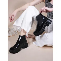 The Roadster Lifestyle Co. Women Platform Heeled Chelsea Boots