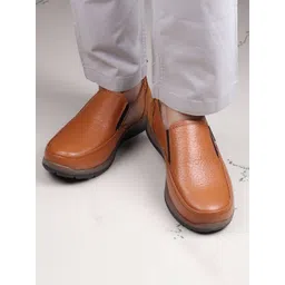 Red Chief Men Textured Leather Slip On Sneakers