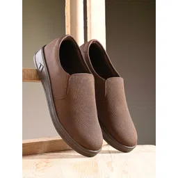 The Roadster Lifestyle Co. Men Brown Lightweight Comfort Insole Basics Slip On Sneakers