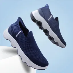MASSAGER-HANDFREE Walking Shoes For Men