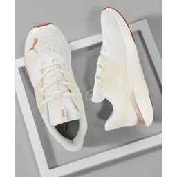 Softride pro echo Consonanc Running Shoes For Women