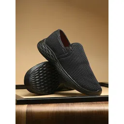 HRX by Hrithik Roshan Men Black Mesh Walking Shoes