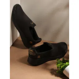 Aqualite Men Black Mesh Walking Non-Marking Shoes