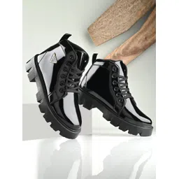 Stylish, Light Weight & Confortable Boots For Men