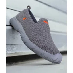 SM 675 Walking Shoes For Men