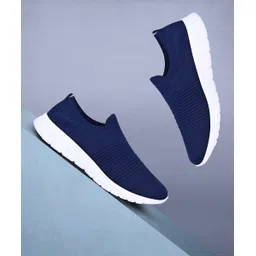 STYLISH LIGHT WEIGHT SPORTS SHOES FOR BOYS Slip On Sneakers For Men