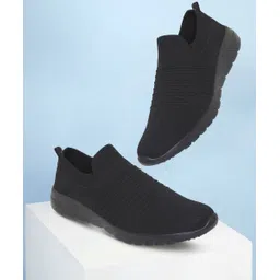 STYLISH LIGHT WEIGHT SPORTS SHOES FOR BOYS Slip On Sneakers For Men