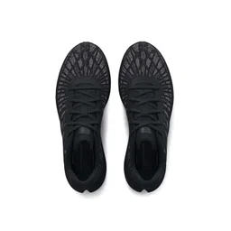 UNDER ARMOUR Men Textured Charged Breeze 2 Long Running Shoes